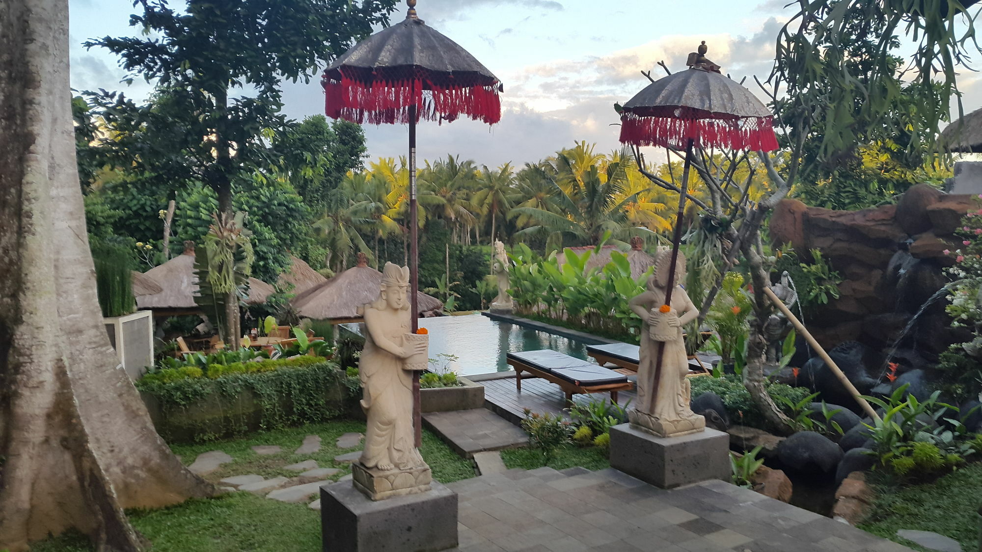Отель Liyer House Lodtunduh Экстерьер фото